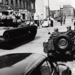 U.S. tanks face an East German water cannon at Checkpoint Charlie, 1961. Wikimedia Commons: U.S. Army